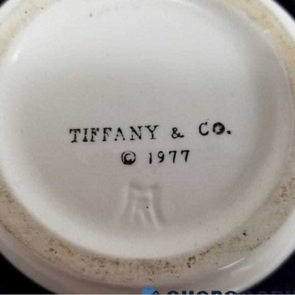 Tiffany & Co. Porcelain Sleeping Cat Container - Picture 5 of 5